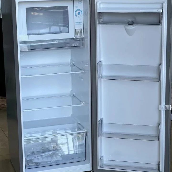 RÉFRIGÉRATEUR HISENSE 177L avec distributeur d'eau