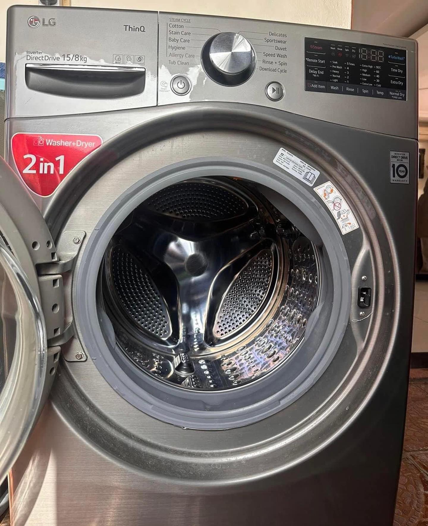 LG F0L9DGP2S Laveuse-sécheuse à chargement frontal, 15/8 kg - Argenté par LG